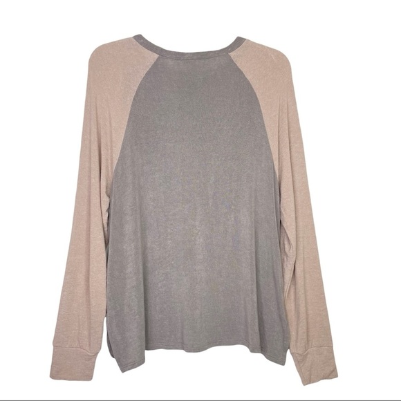 Stitch Fix l Kaileigh Front Twist Top, Medium - Picture 6 of 12